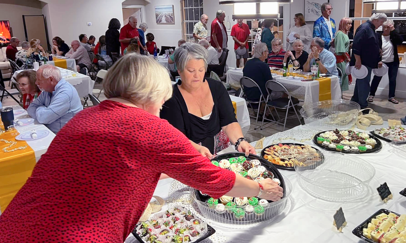 2024 HOLDIDAY HAPPY HOUR DESSERT TABLE